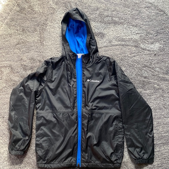Hooded windbreaker with light fleece lining